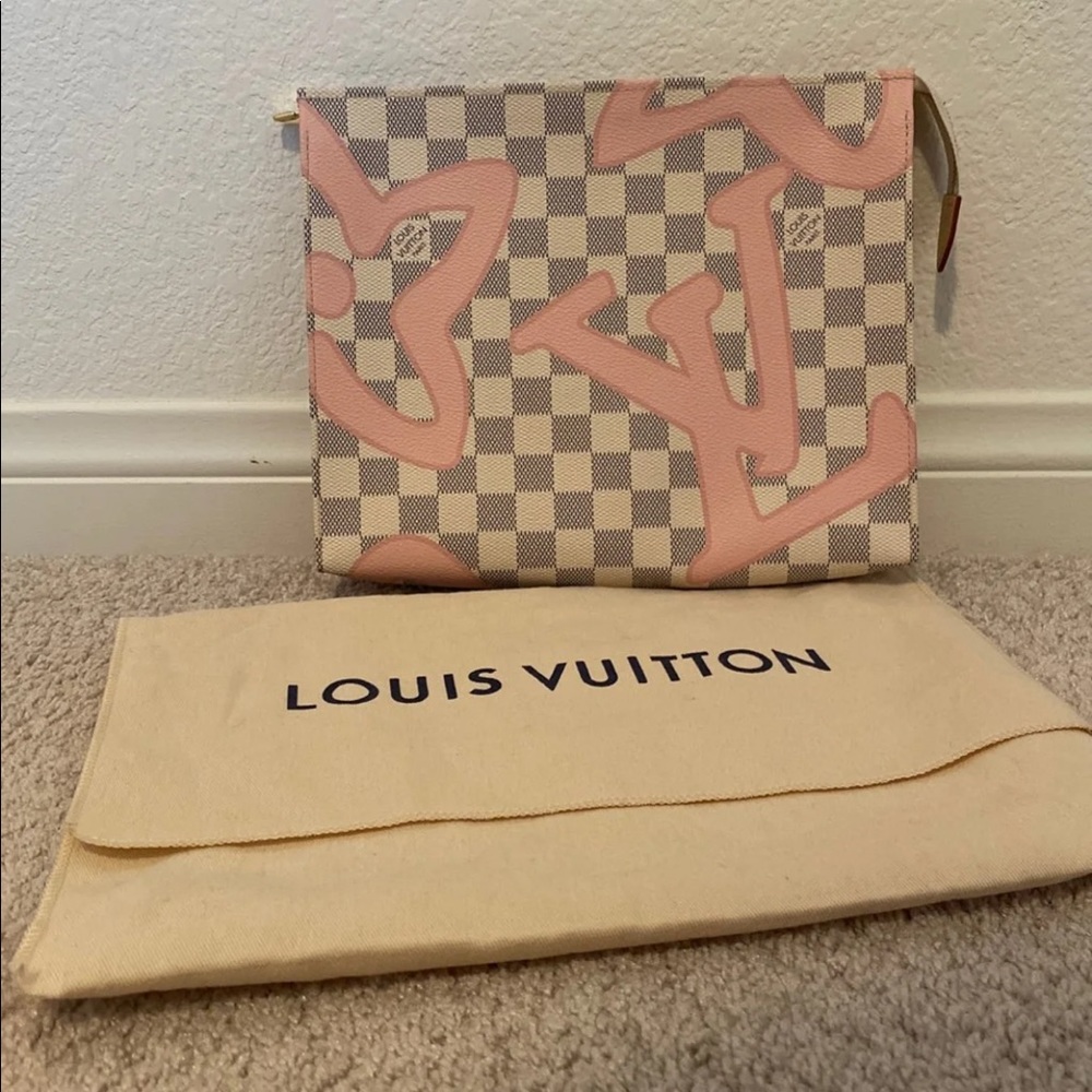 Authentic Louis Vuitton Tahitienne Toiletry 26